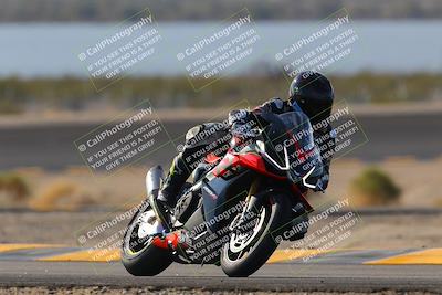 media/Dec-18-2022-SoCal Trackdays (Sun) [[8099a50955]]/Turn 14 (940am)/